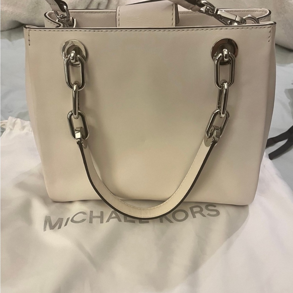 MK white purse. Excellent condition. Used once. No marks stains or scuffs.